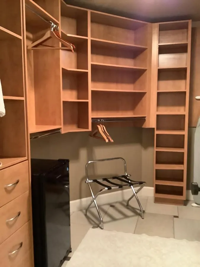 Suite Smart Vancouver Bed & Breakfast