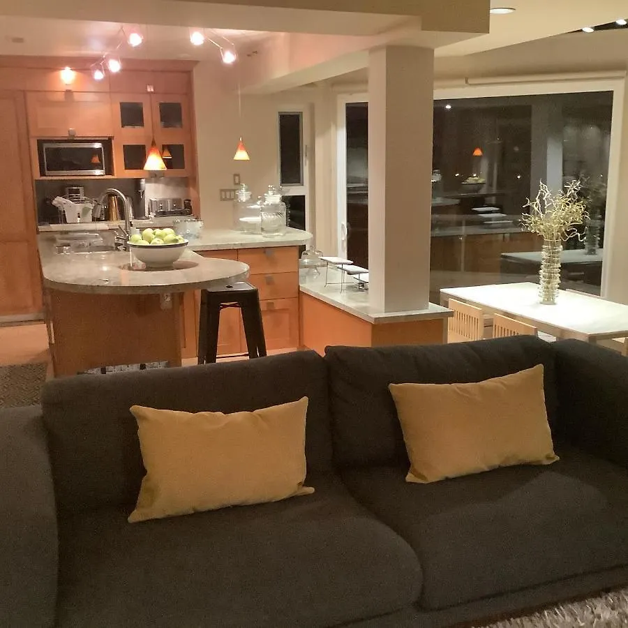 Suite Smart Vancouver 0*,  Canada